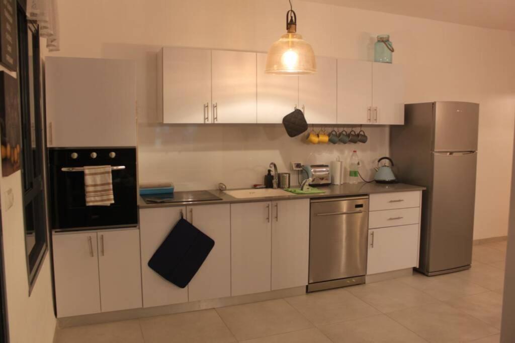 נוף הארבל עם חלון לכינרת Apartment Migdal Luaran gambar
