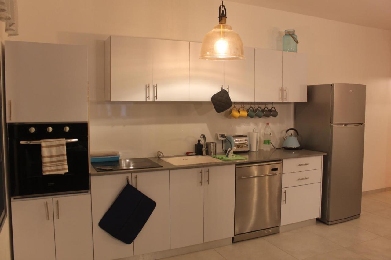 נוף הארבל עם חלון לכינרת Apartment Migdal Luaran gambar