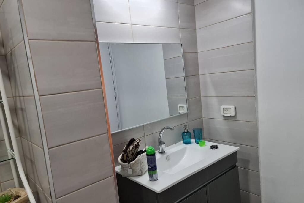 נוף הארבל עם חלון לכינרת Apartment Migdal Luaran gambar
